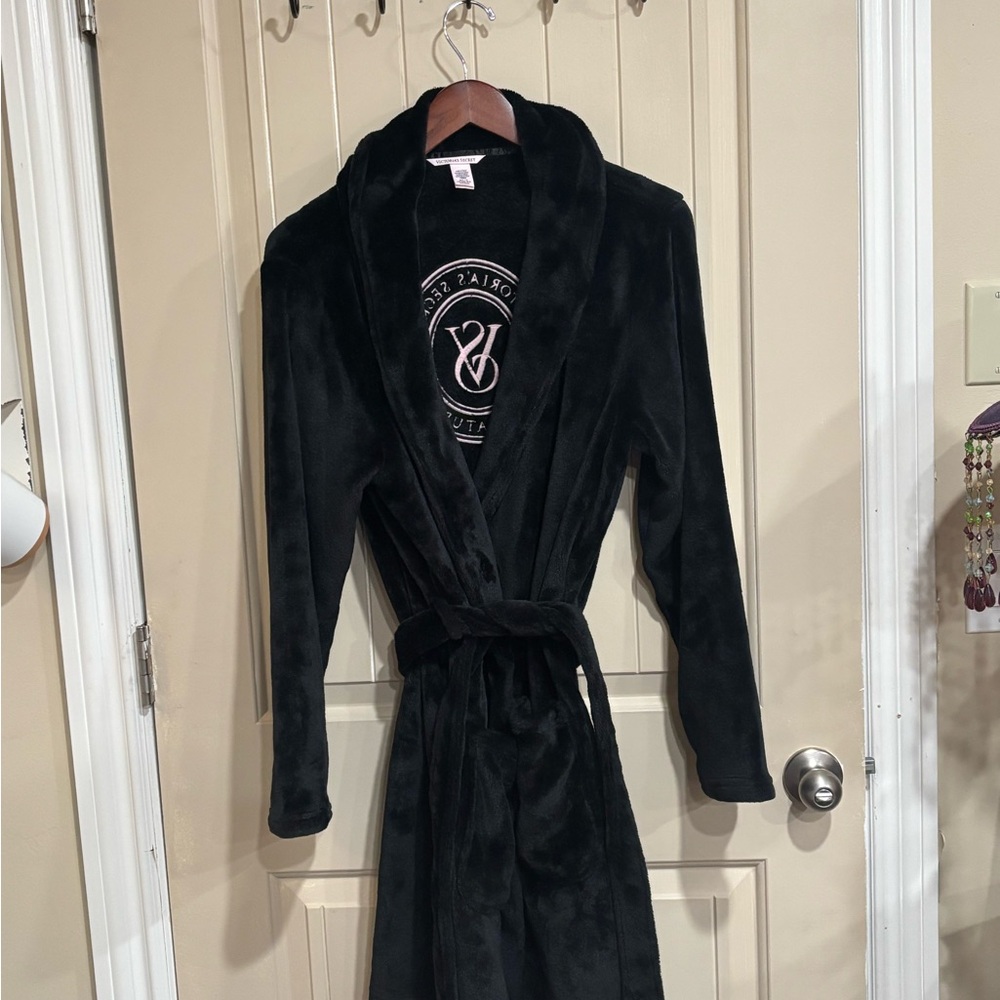 Knee Length Victoria's Secret Black Faux Fur Textured Robe with Belt M/L